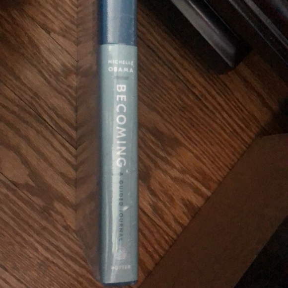 Michelle Obama Becoming Guided Journal - Picture 3 of 3